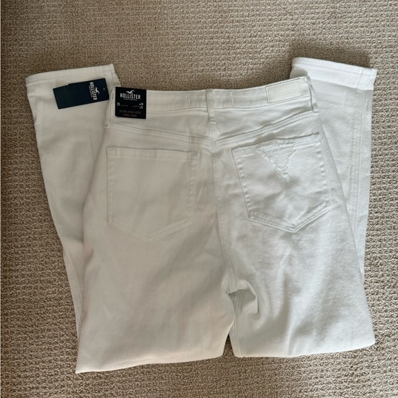 NWT Ultra High-Rise Mom Jeans in White by Hollister 🍂 - Picture 3 of 7